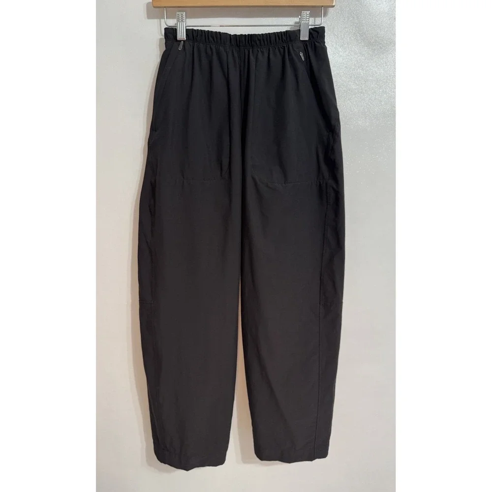 Lululemon Women's Size 4 Black Lightweight Mid-Rise Barrel Leg Crop Pants
